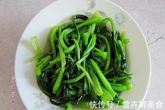 一个菜|老两口的简餐，荤素巧搭配，吃到撑得慌，网友；怎么连皮都吃了