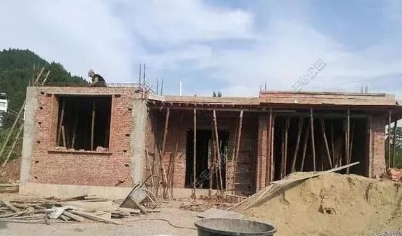 别墅|农村小伙竟花34万在人烟稀少的地方建别墅，为了啥？