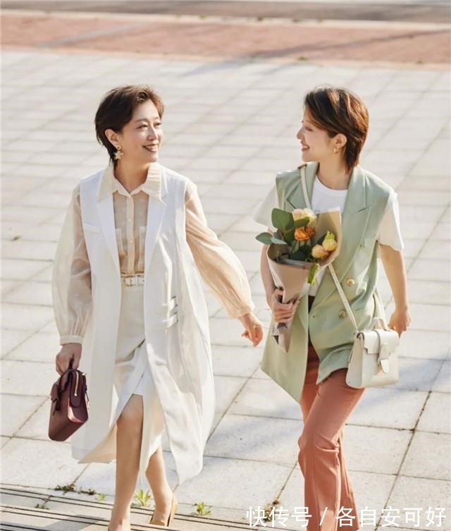 夏日 用心变老而不是装嫩,这些妈妈辈博主的夏日穿搭,优雅高级又气质!