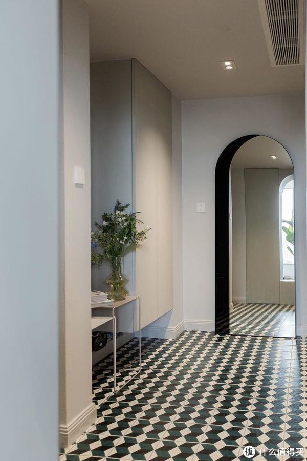 夫妻|成都夫妻家中的高级场面：凭一个楼梯就圈粉无数，职住一体太爽了