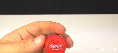 塑料瓶盖别扔了, 简单改造一下, 放在家里有大用处, 看完赶紧试试