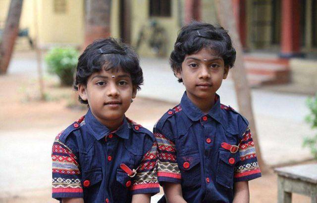 夫妻俩|夫妻俩生下“奥利奥”双胞胎,一个白一个黑差距大,如今成这样