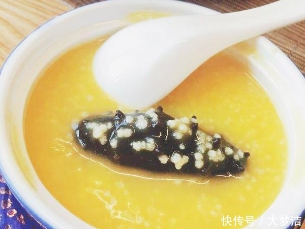 煮小米粥时，直接煮是大错特错的，少了这1步，不出油营养也不高