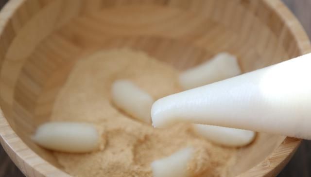 糯米粉这样做太好吃了，不揉面不发面，蒸一蒸就上桌，孩子爱吃