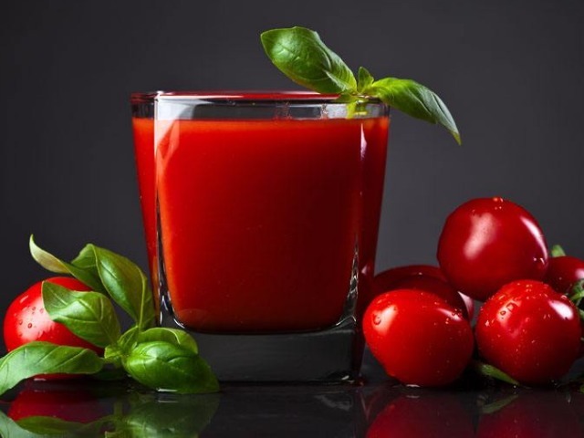 西红柿汁 食物也能当防晒霜,教你3招“晒不怕”的食疗方,美容养颜还祛斑