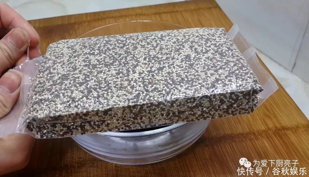 1碗米饭,3勺糯米粉,擀杖一搅,做出创意小零食,比春卷好吃十倍