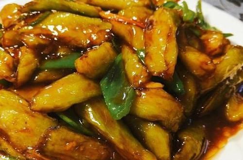 原来炒茄子不能先放油，酒店大厨教你正确操作，不吸油不发黑