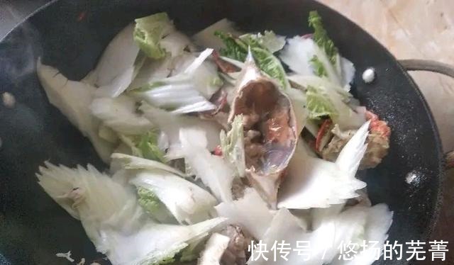 鲜甜|立秋后,梭子蟹跟这菜是绝配,简单一炖特别鲜,大人孩子都爱吃!