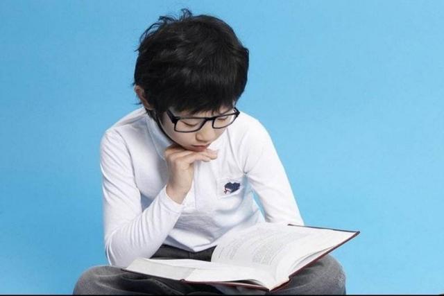 斌斌|小学生偷改试卷成绩为98分,却被亲妈一眼识破,原来差在这了