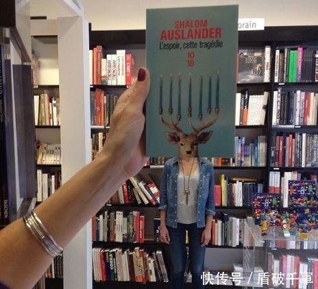 书店|图书封面错位拍照法,引发了书店的一阵潮流