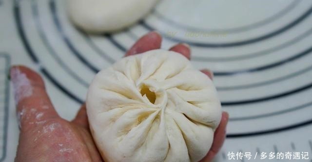 好吃|女儿想吃包子,抽空蒸一锅,皮薄馅香真好吃,当早餐好美!