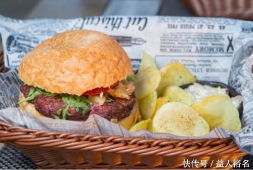 汉堡|肯德基汉堡卖19元,德莱士汉堡卖5元,价格差距这么大到底有什么不同