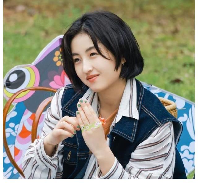 向往5全家一起去春游，大家都穿秋裝，唯獨張藝興在“過冬”