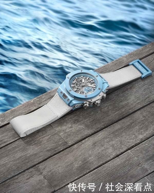 腕间一片冰蓝,低眸即是假日