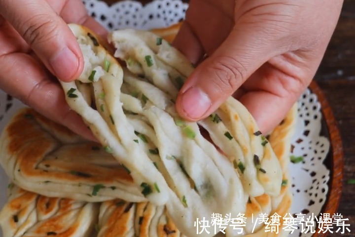 花卷|别再蒸又大又白的馒头了,教你一招,十分钟出锅,好吃不腻