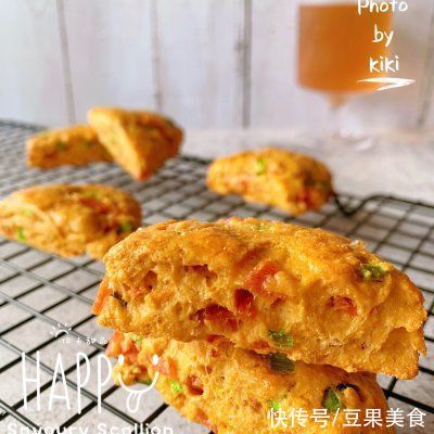 咸香松软|#一周减脂不重样#低卡早餐??香葱火腿司康 | 面团