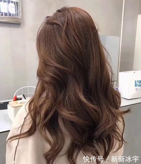 黄色|黄色发色曾经OUT了!2021年盛行这3款发色,显白还上层次