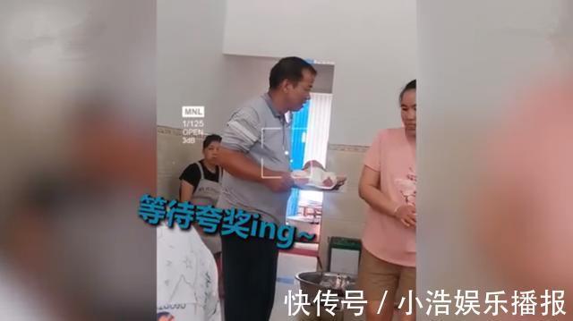 娃娃菜|宝宝办满月酒席,爷爷“上菜式”抱娃令人忍俊不禁,网友娃娃菜