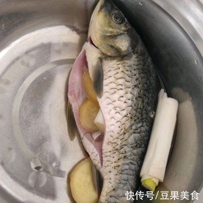 鲫鱼汤|爆好吃！吃这菜鲫鱼汤，米饭你得多备点