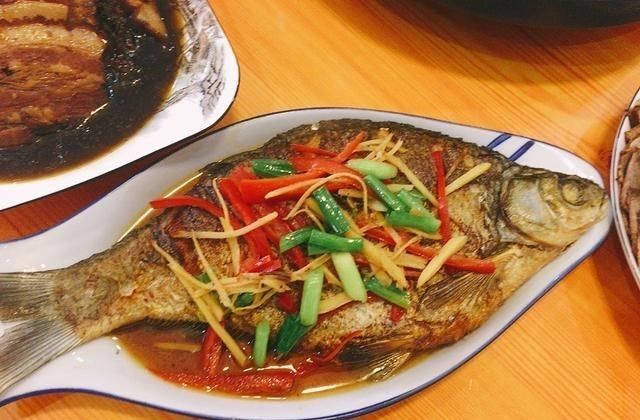 舅舅80大寿，媳妇做了12个菜，晒到朋友圈火了，网友：不比饭店差