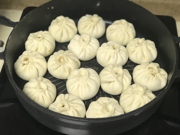 包子经常干瘪发硬，这样做包子，鲜香软嫩汁水多，全家人都爱吃