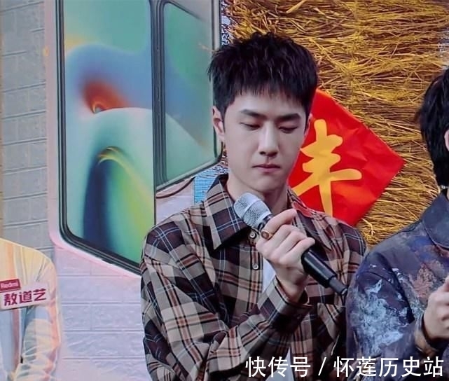 王一博|王一博节目两度咬手皮被抓包,像极了上课走神的小学生,可爱爆表