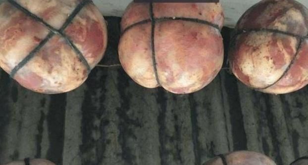 腊肉|大妈院子里挂的“气球”,五百块钱一个,很多人专门登门来买