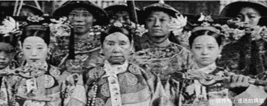 观音菩萨|慈禧喜欢拍照,为何这个人,在慈禧照片出中出现的次数最多!