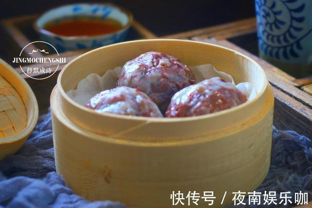 香甜|东北粘豆包的懒人做法,晶莹剔透,软糯香甜,刚出锅就吃了仨