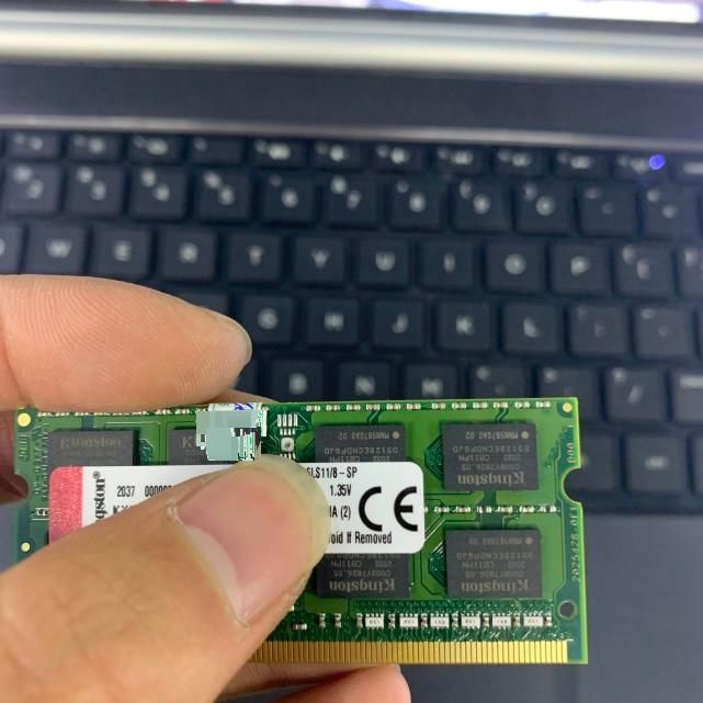 妹妹|商家不讲武德，忽悠妹妹买8G内存条给电脑升级，结果显示4G！