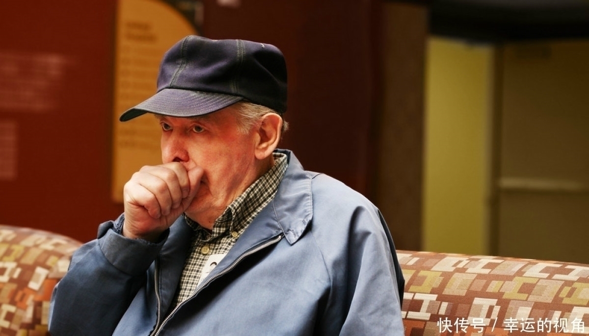 ct|肺癌发出的第一个信号,经常是这种异常,你该去检查一下肺部CT