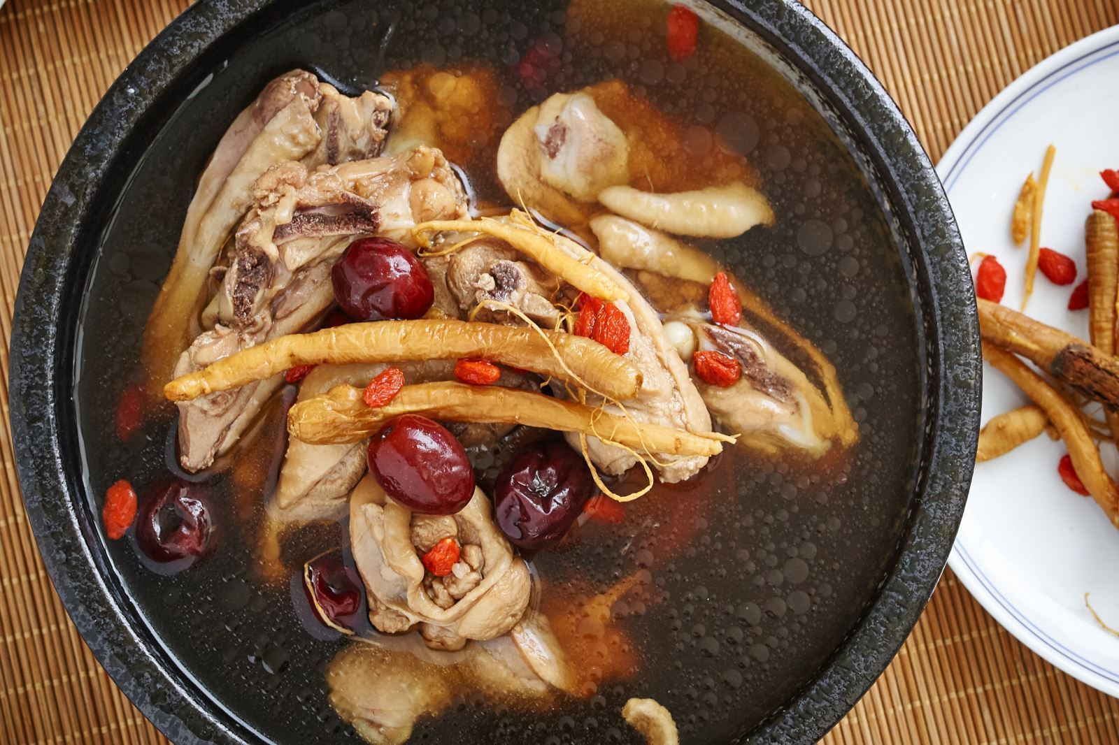 菠菜|3种食物是天然的“黄体酮”，女性每天吃两口，子宫或许会感谢你