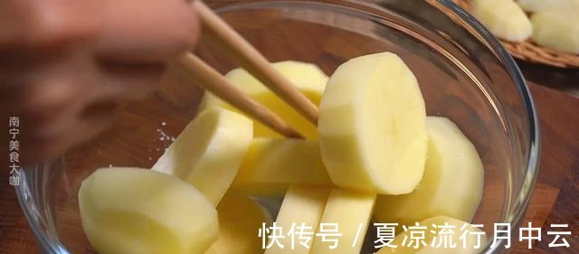 土豆披萨|用土豆做披萨,无需揉面和烤箱,一口平底锅就能做一盘,太香了!