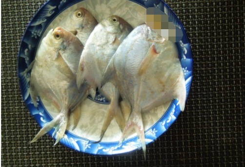 鲳鱼这么煎又香又酥,保证皮不破、肉不散,老公下酒最爱