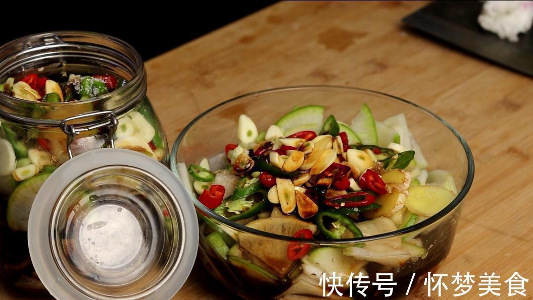 腌萝卜时，不要只会加盐，大厨教你正确做法，脆爽下饭，太香了