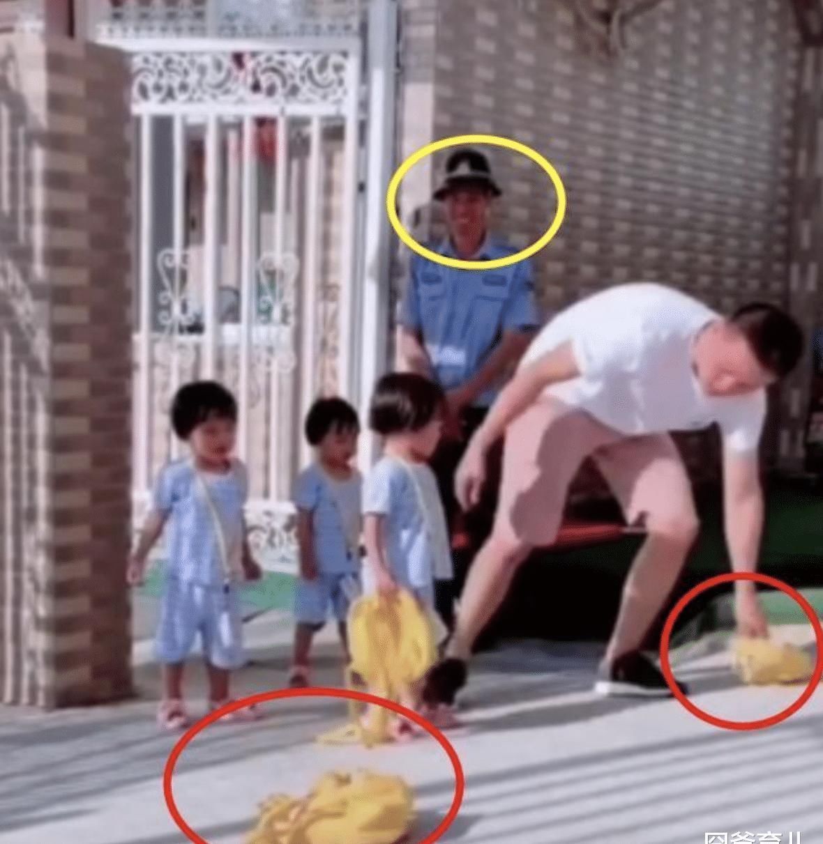 门卫|因爸爸接孩子迟到，三胞胎女儿集体“抗议”，把门卫大爷逗笑了