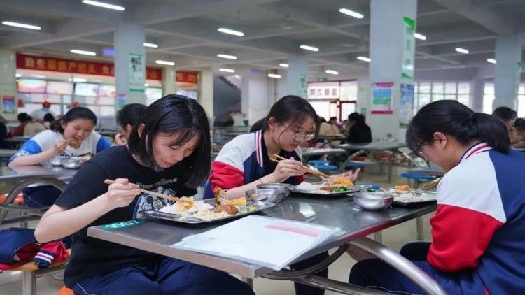 护航|临沂四中花样餐食，为高考学子保驾护航