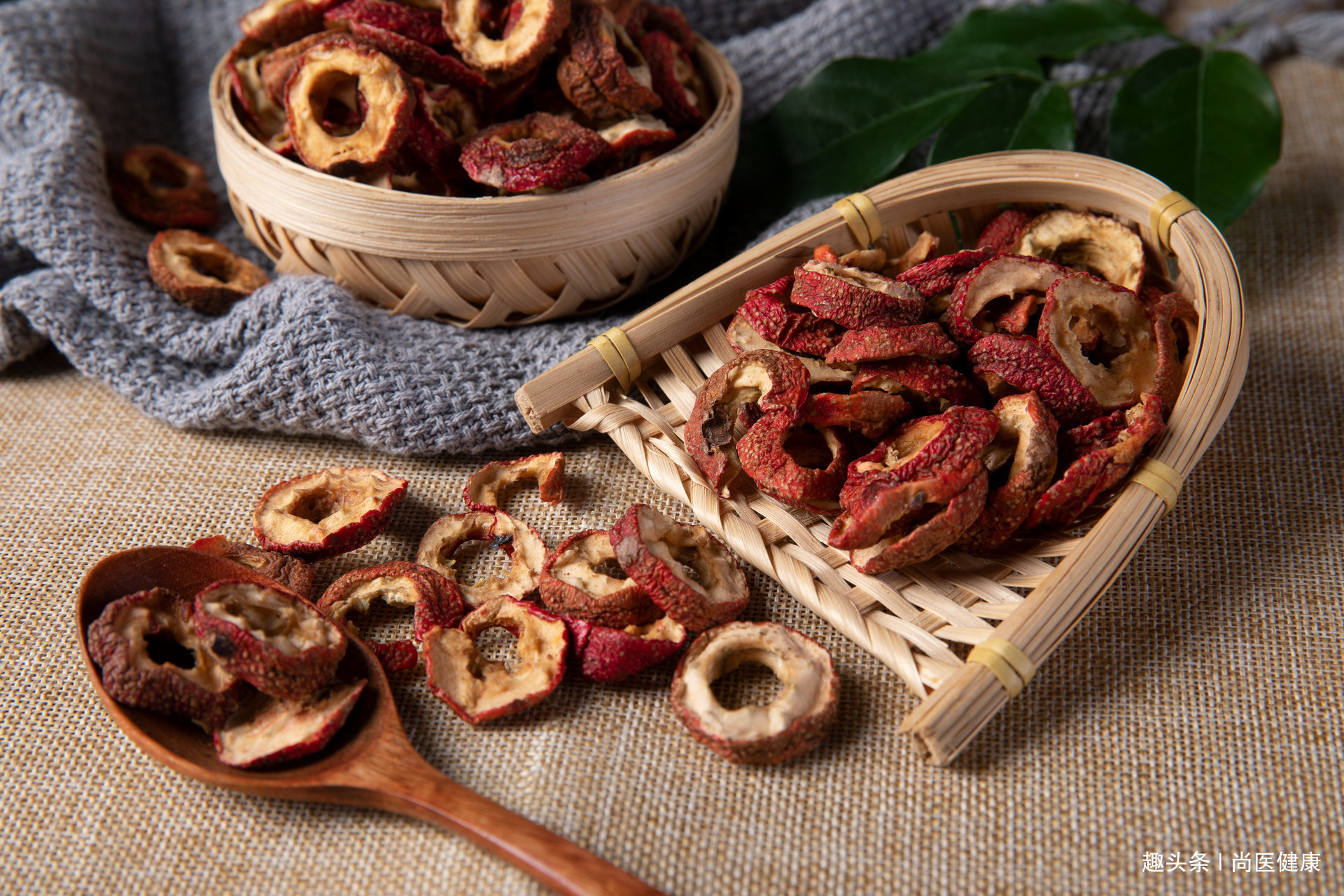 积食|山楂能消油腻化积食,但还有两个作用更厉害,老中医经常用