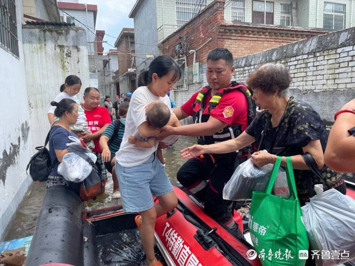 与水奋战 与爱同行 东营民间救援队在河南的7天7夜|芦花新闻| 救援