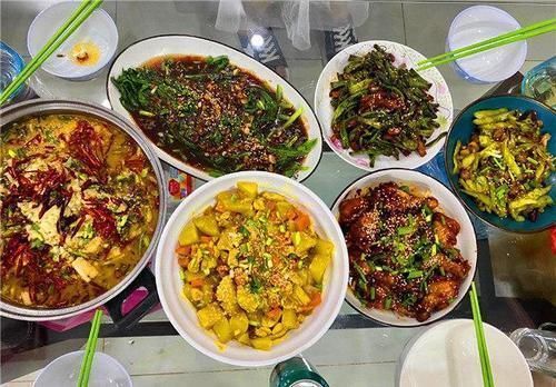 豇豆炒肉丝|老公请同事来家里吃饭,我下厨做一桌菜,上桌却说我精明过头了
