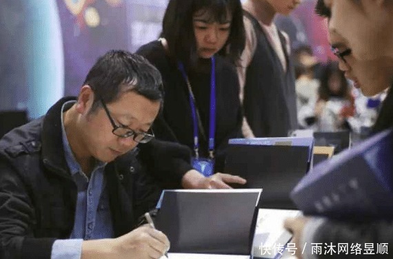 刘慈欣上班偷偷写《三体》,被国资委点名后,他的回复内容很幽默