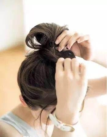 教你七款适合上班族的扎发，简单自然又好看！