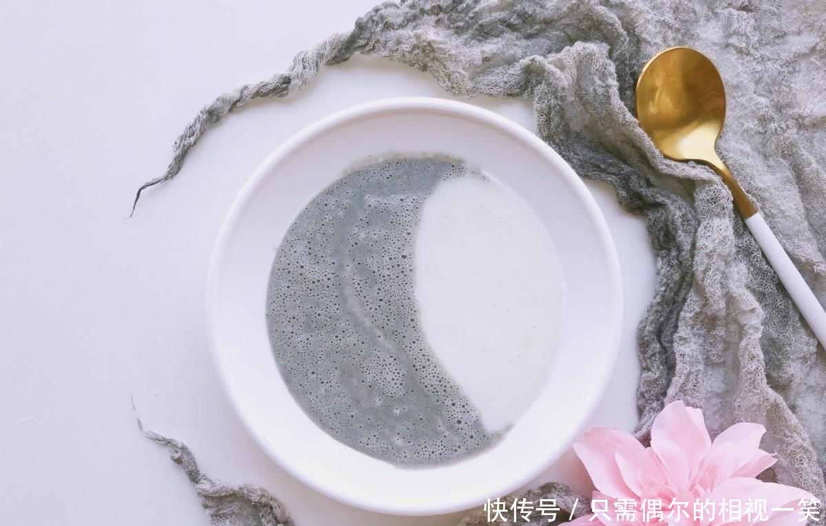 早餐别只喝牛奶,加点山药做山药百合双拼奶,营养又滋润