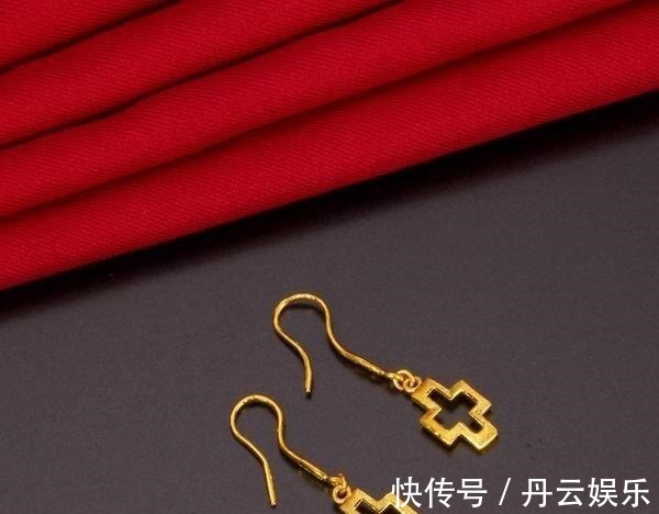 珠宝首饰 七夕节送感动牌珠宝首饰,代表永恒的爱意,温情四溢甜到心窝里!