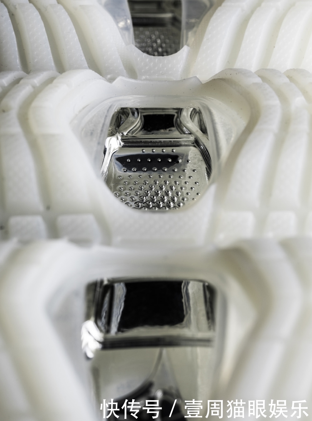 近期「最限量球鞋」就是它！潮流「性感大师」联名