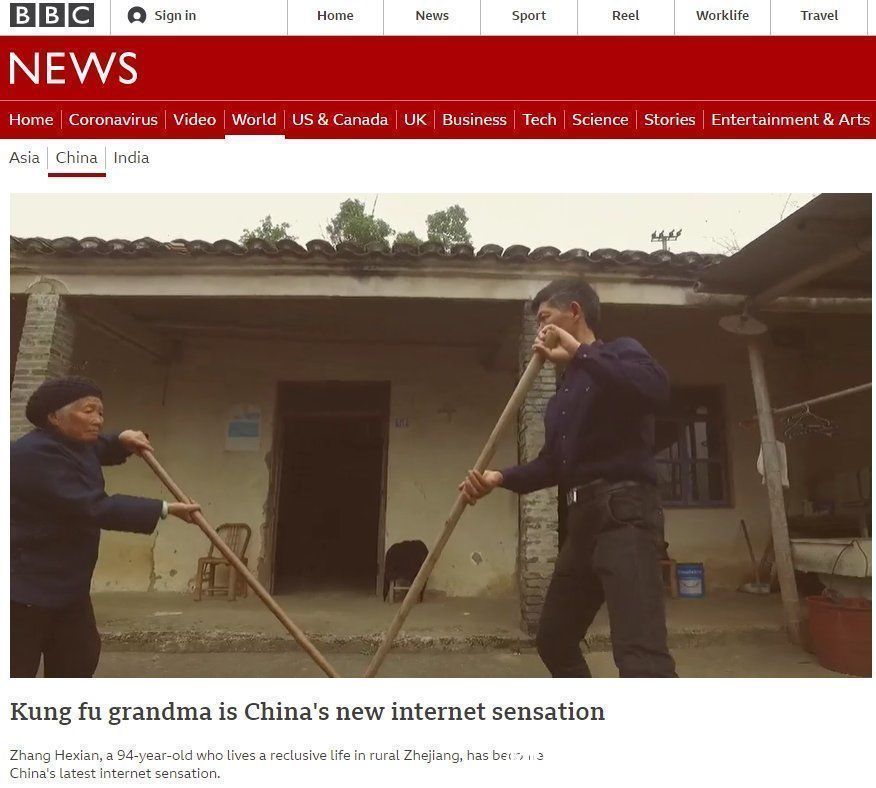 图源|98岁功夫奶奶红了,与外国小哥切磋武艺被狂赞:中国人都会功夫?