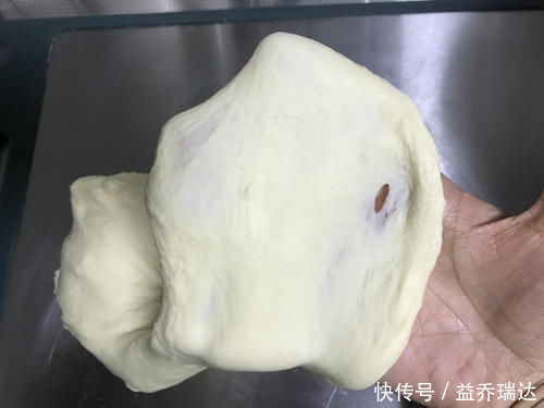 最近超火的面包做法,只需一次发酵,面包蓬松暄软,放3天也不硬