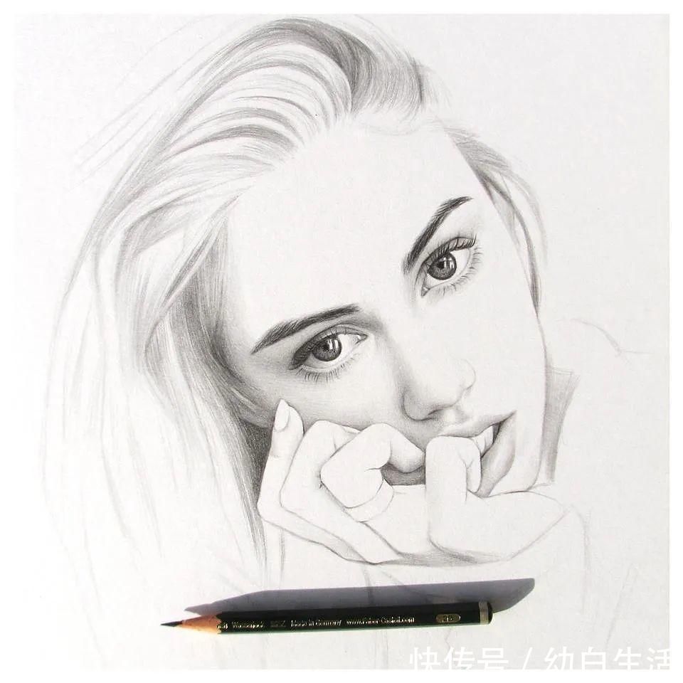 手绘$总被怼素描画得像头盔,瞧她用自动铅笔画,笔笔都是功力,厉害了!