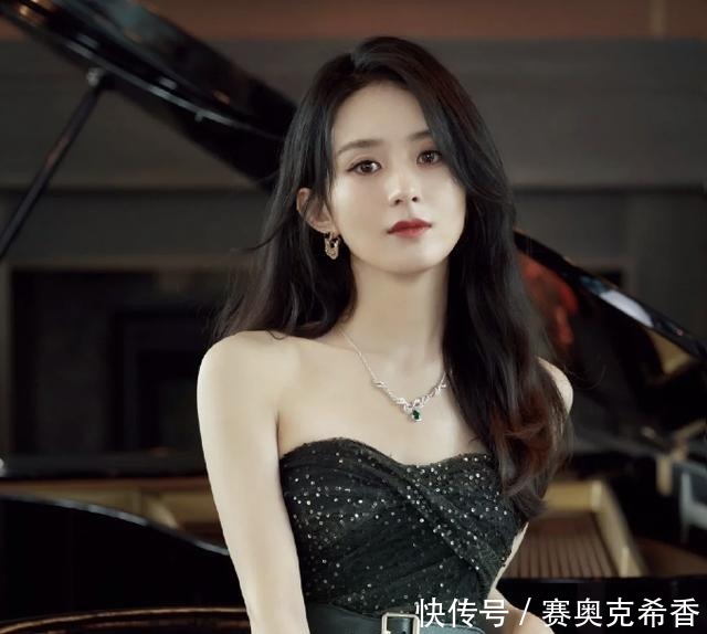 顶级蓝血奢侈品最爱美人颜PK战,你更Pink哪种颜?