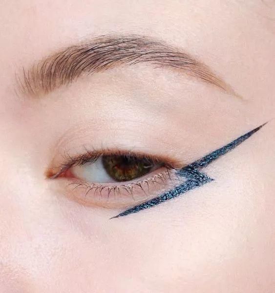 不按套路画眼线，给眼妆添点趣